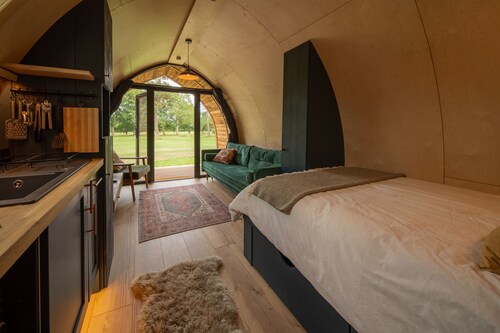 Luxury Rural Cabin with Wood Fired Hot Tub