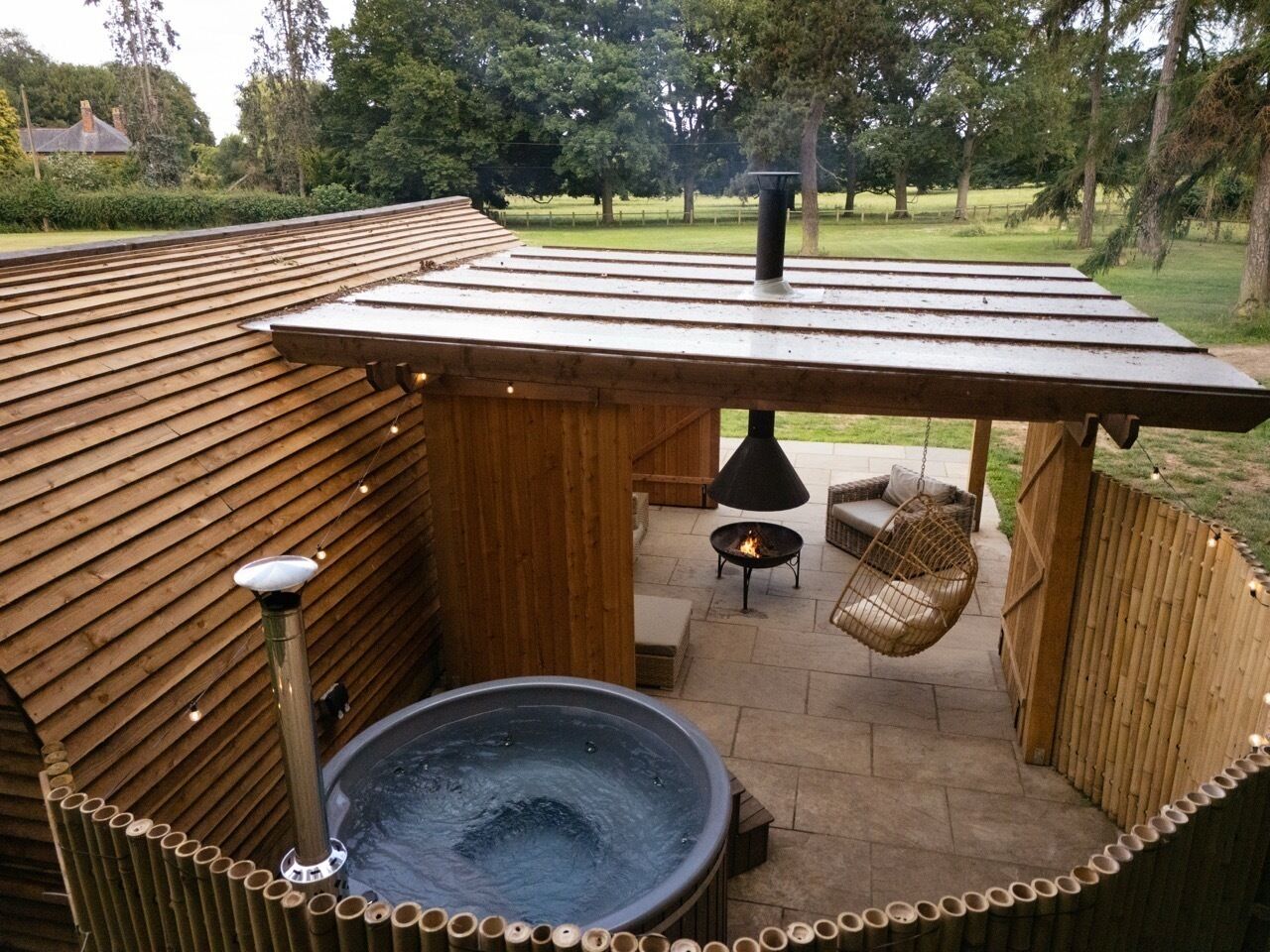 Outdoor spa tub