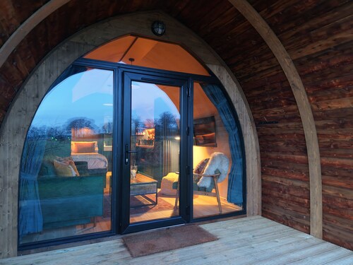 Luxury Rural Cabin with Wood Fired Hot Tub
