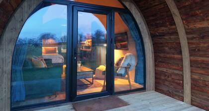 Luxury Rural Cabin with Wood Fired Hot Tub