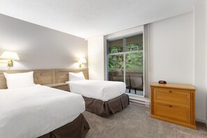 2 bedrooms, iron/ironing board, free WiFi, bed sheets - Blackcomb Mountain Retreat| Ski in/out Location | with Pool and Hot Tub (Squamish-Lillooet)