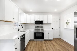 Private kitchen - Quiet Lincoln Retreat Near Delaware Beaches & DE Turf (Lincoln)