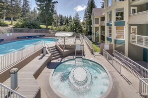 A heated pool - Bright & Spacious | Scenic Balcony Views | Ski In/Out - Blackcomb Mountain (Squamish-Lillooet)