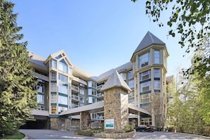 Exterior - Woodrun Mountainside Escape w/ Balcony Views Steps from Blackcomb Ski Run (Squamish-Lillooet)