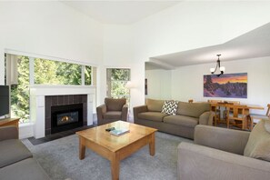 TV, fireplace - Woodrun Mountainside Escape w/ Balcony Views Steps from Blackcomb Ski Run (Squamish-Lillooet)