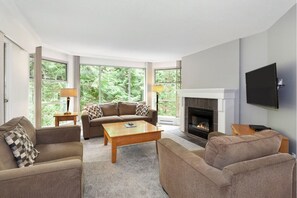 TV, fireplace - Slope Side Pool & Hot Tub | Ski in/ Ski out | Blackcomb Gondola Access (Squamish-Lillooet)