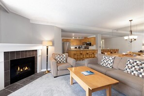 TV, fireplace - Steps from Ski Slope to Gondola | Pool & Hot Tub | Spacious Mountain Views (Squamish-Lillooet)