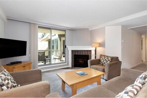 TV, fireplace - Steps from Ski Slope to Gondola | Pool & Hot Tub | Spacious Mountain Views (Squamish-Lillooet)