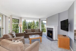 TV, fireplace - Relaxing Slope Side Lodging | Pool & Hot Tub | Blackcomb Village Access (Squamish-Lillooet)