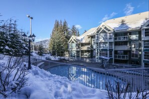 Property grounds - Large Space for the Whole Crew, Ski-in/out at Woodrun, Heated Pool & Hot Tub (Squamish-Lillooet)