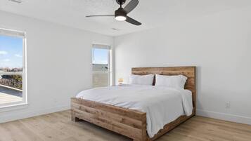 3 Schlafzimmer, Schreibtisch, Bügeleisen/Bügelbrett, WLAN
