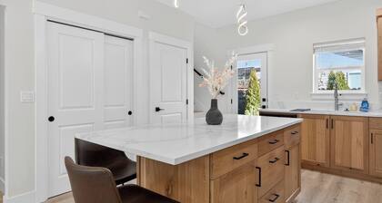 Nampa`s New Nest - The Solara 714