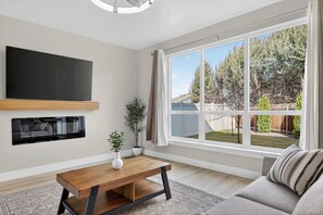 TV, fireplace - Nampa`s New Nest -The Renaissance (Nampa)