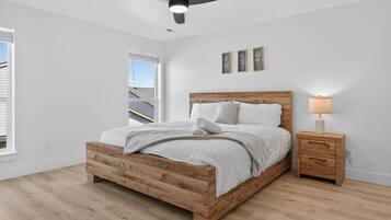 3 habitaciones, escritorio, tabla de planchar con plancha y wifi