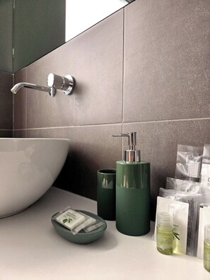 Bathroom - Two bedroom apartment (Milan)