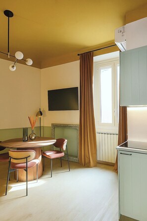Dining - Deluxe apartment (Milan)