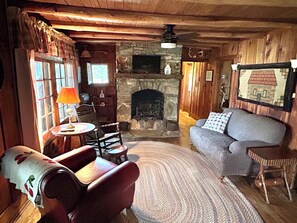 Living area - Historic three-bedroom chestnut cabin in heart of Valle Crucis! (Sugar Grove)