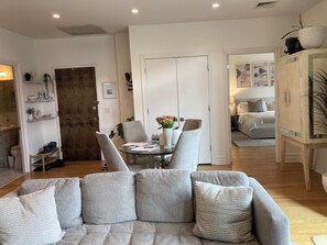 Twin Room, Lake View | Living area - RickyHotel  (New York)