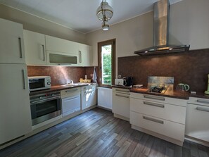 Fridge, microwave, dishwasher - Private island in Berry - Riverside paradise (Le Menoux)