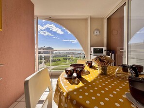 Outdoor dining - Apartment sea view - 6 guests (Six-Fours-les-Plages)