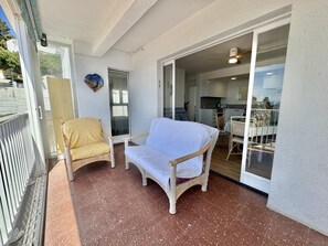 Terrace/patio - 2-bedroom apartment with pool, parking, and WiFi near the beach in Roses (Roses)