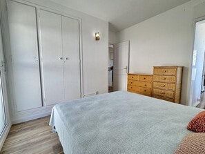 2 bedrooms, free WiFi - 2-bedroom apartment with pool, parking, and WiFi near the beach in Roses (Roses)