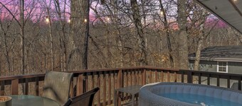 Cozy Bike-In/Bike-Out Retreat w/ Hot Tub & Golf