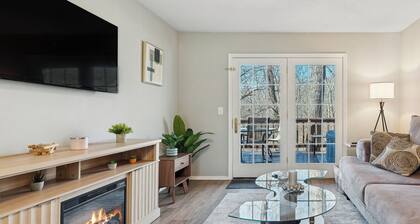 Cozy Bike-In/Bike-Out Retreat w/ Hot Tub & Golf