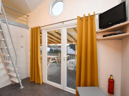 Spacious mobile home for 9 guests