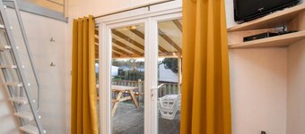 Spacious mobile home for 9 guests