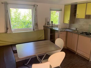 Fridge, microwave, oven - Mobile home with terrace - 6 guests (Thiviers)