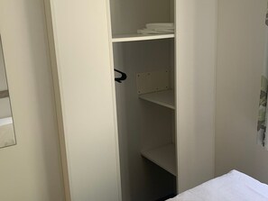 3 bedrooms, free WiFi - Mobile home with terrace - 6 guests (Thiviers)