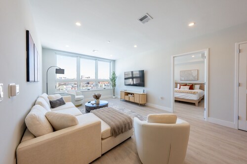 Luxe 2BR Retreat 5-Min PATH to NYC With Rooftop+Gym