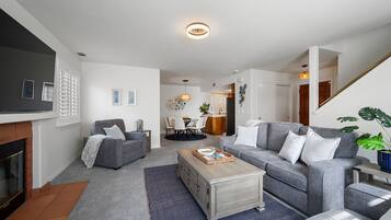 Smart TV, futbolito y tenis de mesa