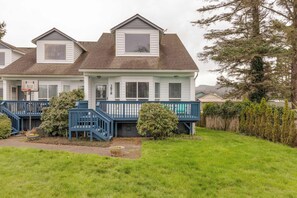 Exterior - Neotsu Coastal Cottage: Monthly Coastal Retreat (Neotsu)