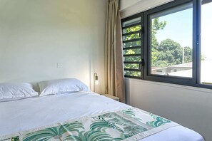 Room - New 2BR Apartment with AC Near Lagoon & Dining (Taiarapu)