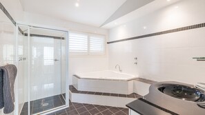 Shower, jetted bath, towels - Seaview on Government, 58B Government Rd - Water Views, Air Con, Wi-Fi, Linen and Bed Making (Nelson Bay)