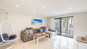 Smart TV - Seaview on Government, 58B Government Rd - Water Views, Air Con, Wi-Fi, Linen and Bed Making (Nelson Bay)