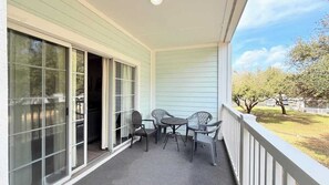 Outdoor dining - Oasis Stay at Myrtlewood, Pet Friendly 2BR Retreat (Myrtle Beach)