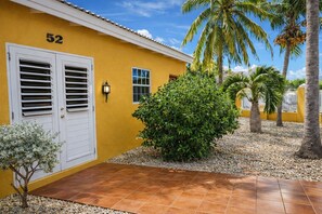 Property grounds - Private 3-Bedroom Curaçao Villa for 6 Guests • AC • Quiet Grote Berg Location. (Grote Berg)