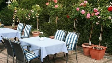Tempat makan outdoor