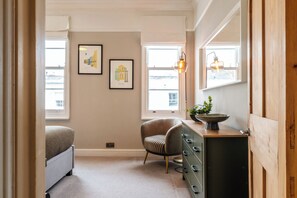 Interior - Stunning 2BD Townhouse in Cheltenham (Cheltenham)