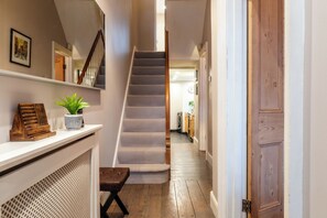 Interior - Stunning 2BD Townhouse in Cheltenham (Cheltenham)