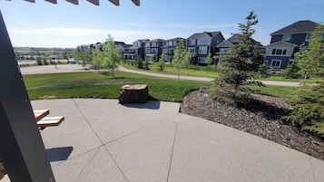 Apartment, 2 Bedrooms, Balcony | Property grounds