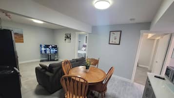 Apartment, 2 Bedrooms, Balcony | Dining room