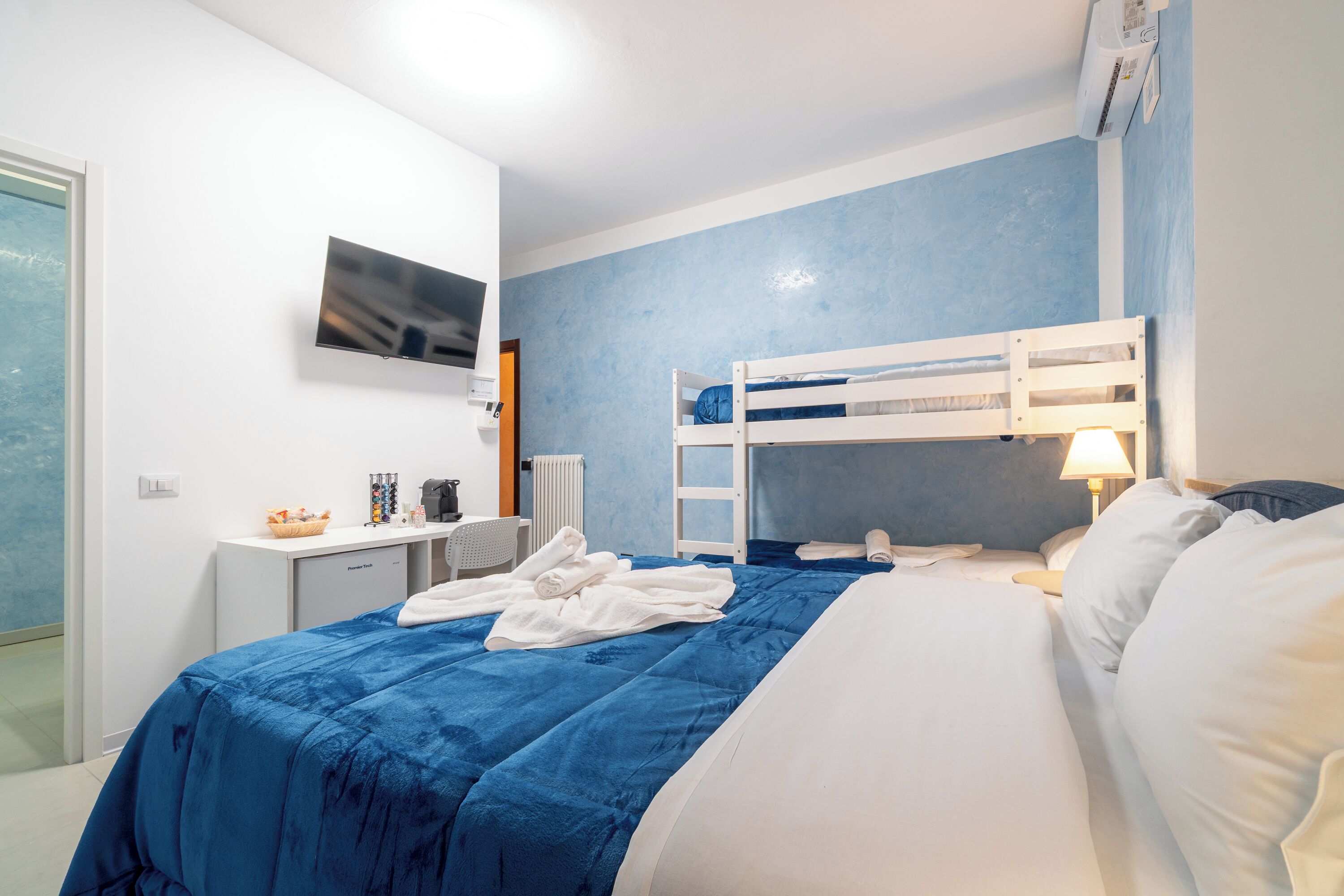 Chambre Quadruple Standard | Bureau, Wi-Fi gratuit