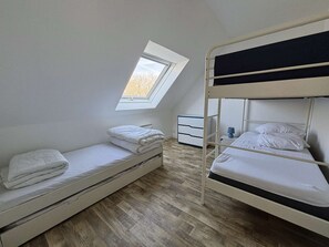 Room - Holiday home in Beg Meil, less than 1km from the beaches! (BEGMEIL)