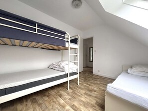 Room - Holiday home in Beg Meil, less than 1km from the beaches! (BEGMEIL)