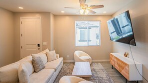 Luxury Apartment, Multiple Beds, Air conditioning | Living area