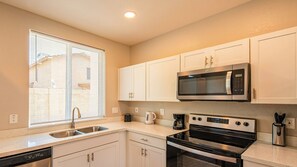 Luxury Apartment, Multiple Beds, Air conditioning | Private kitchen